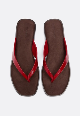 Сандалии на плоской подошве с перемычкой между пальцами- Заказать в России