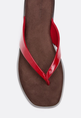 Сандалии на плоской подошве с перемычкой между пальцами- Заказать в России