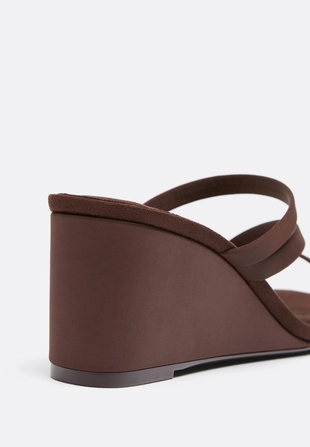 Босоножки на танкетке с платформой- Заказать в России