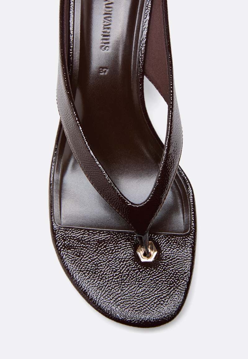 Босоножки на каблуке с ремешком thong из искусственной кожи