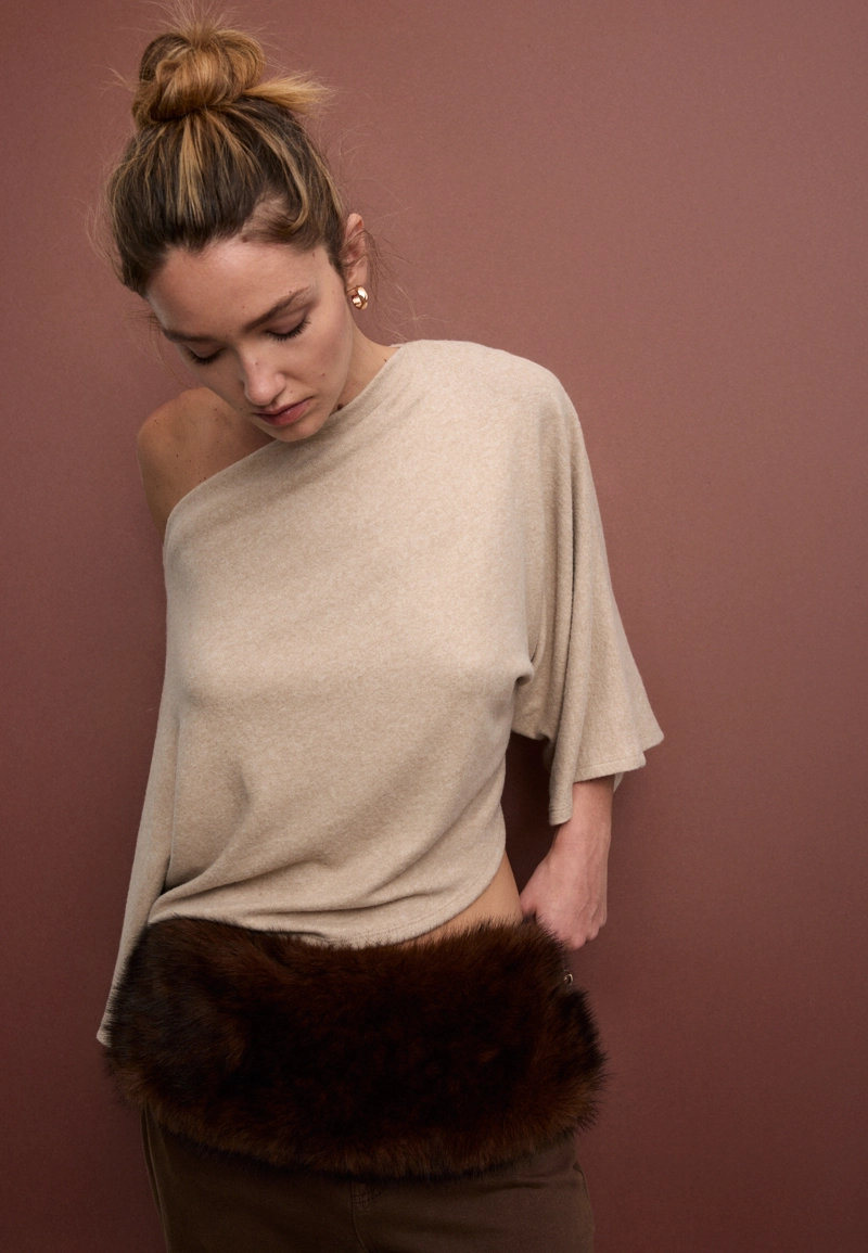 Накидка с вырезом-лодочкой