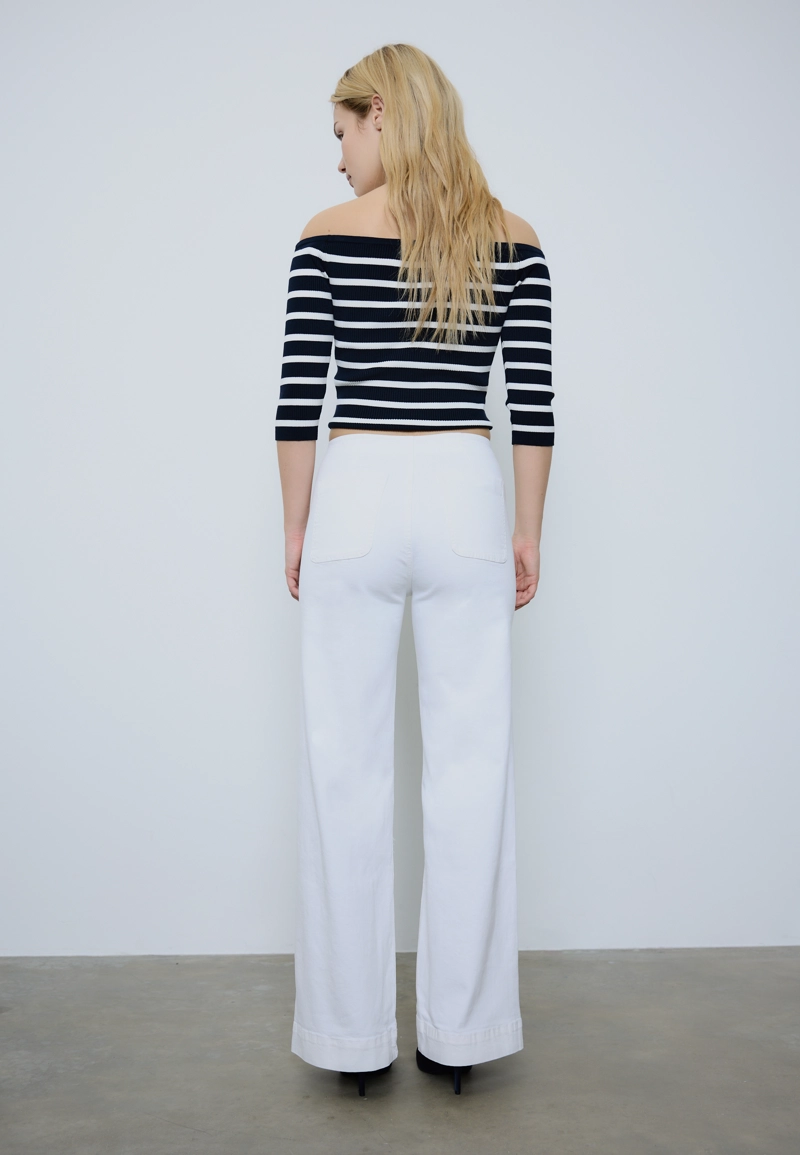 D77 Брюки в минималистичном стиле с карманами