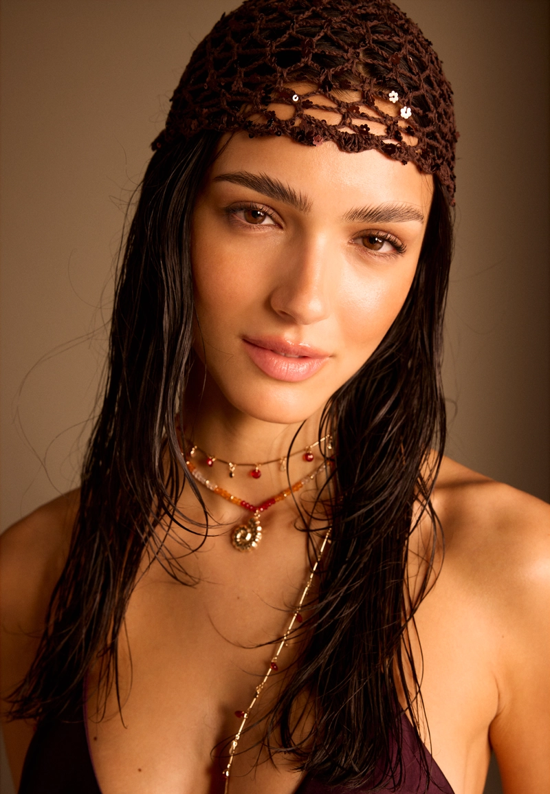 Шляпка-таблетка с пайетками