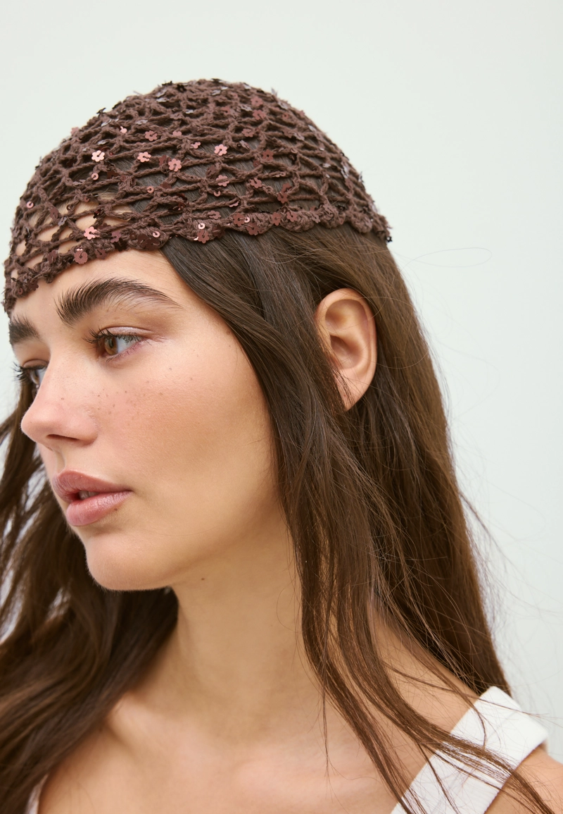 Шляпка-таблетка с пайетками