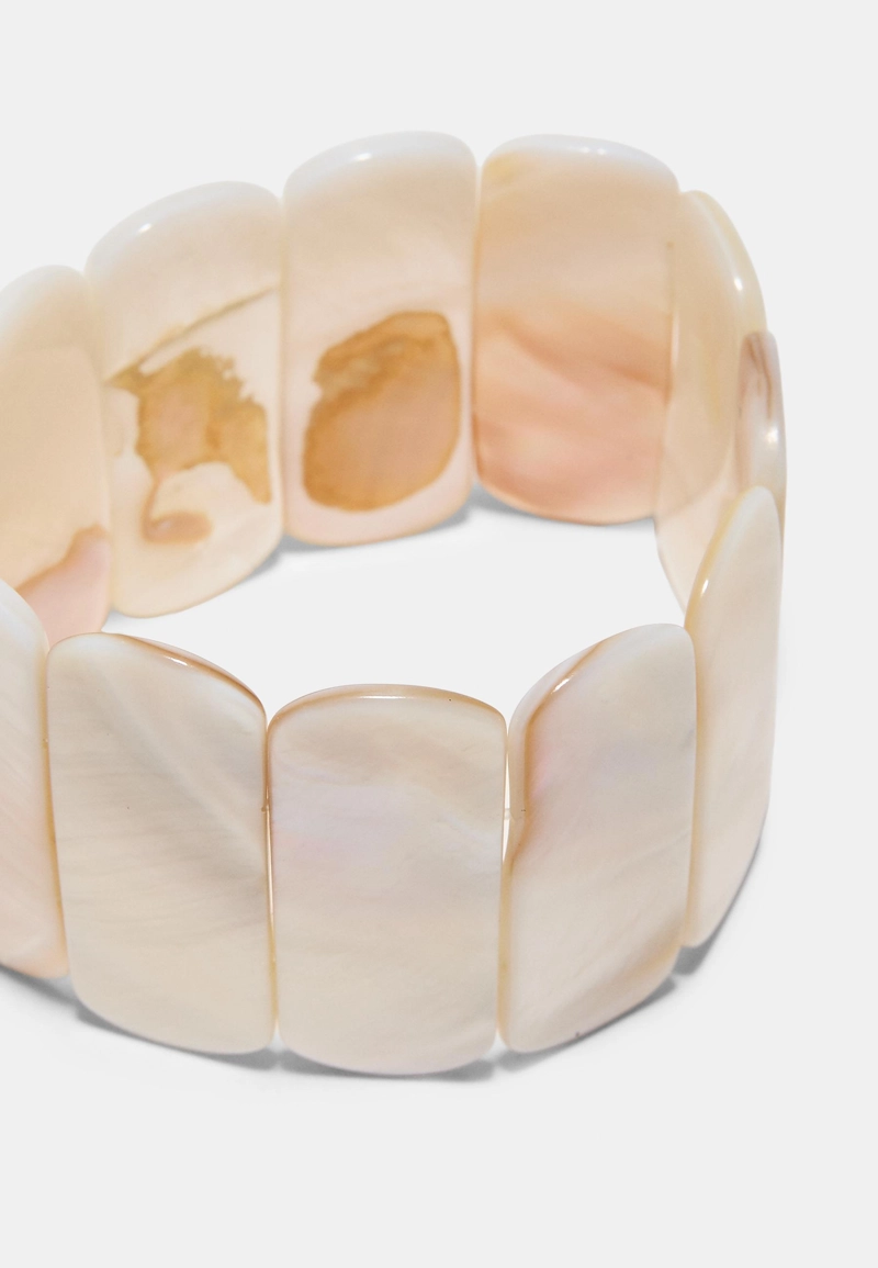 Эластичный браслет из ракушек