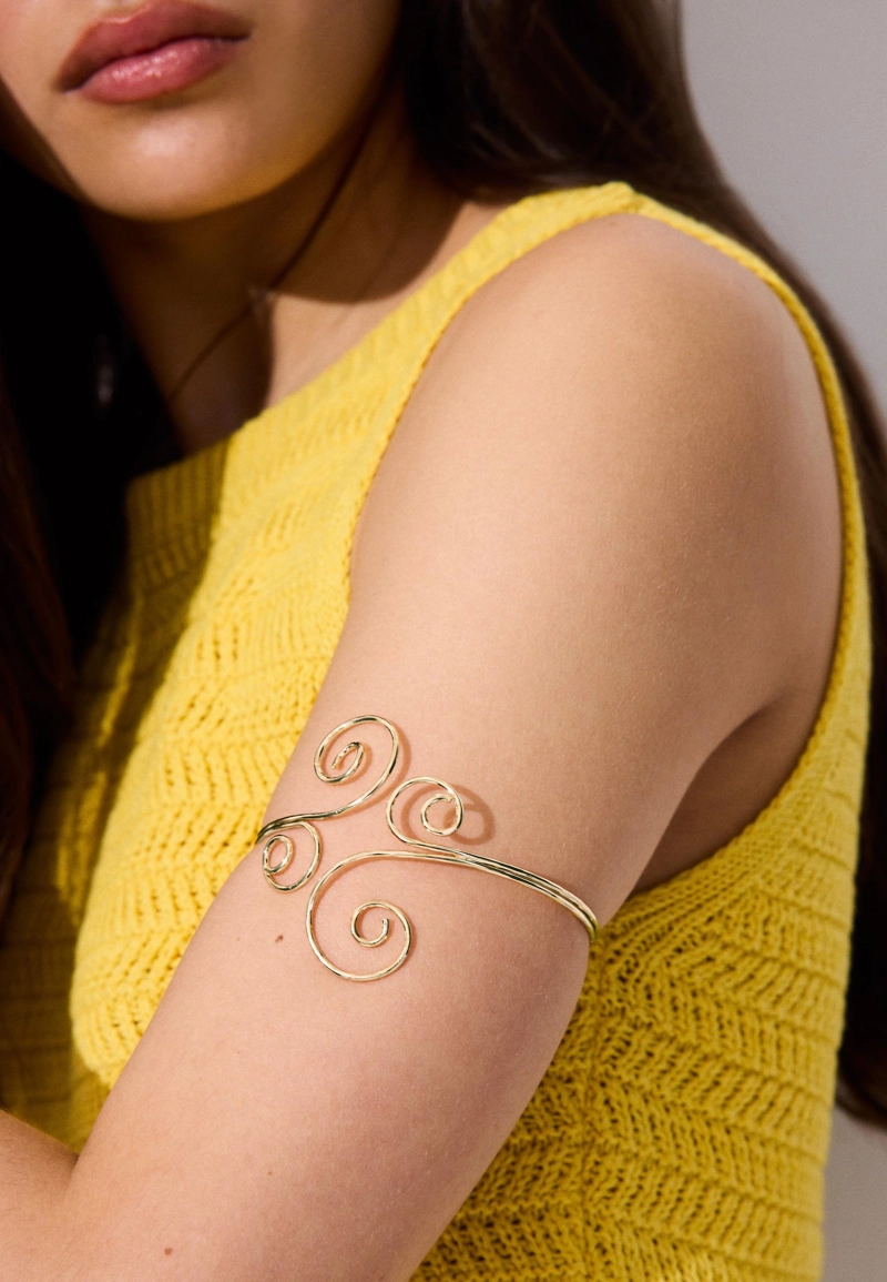 Жесткий браслет-спираль