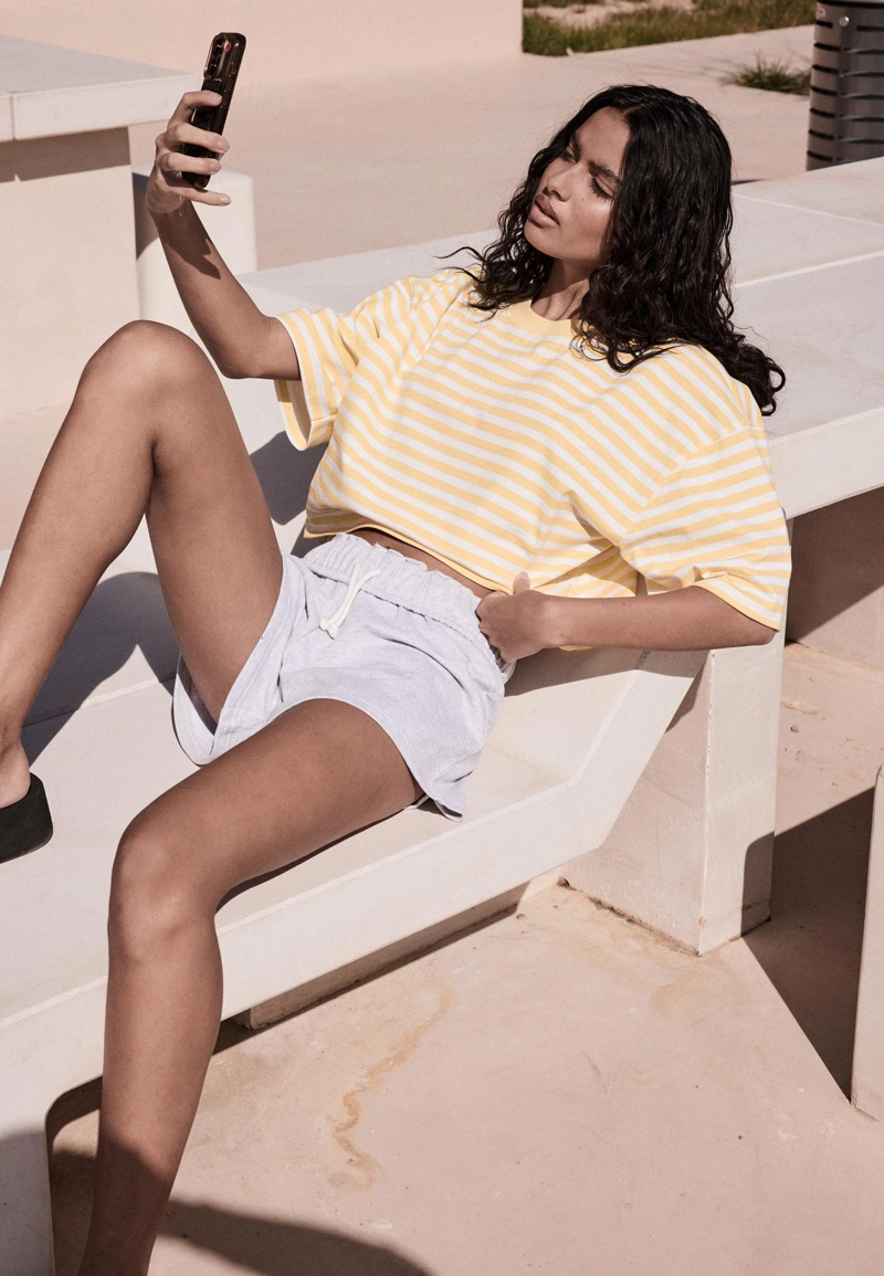 Полосатая футболка