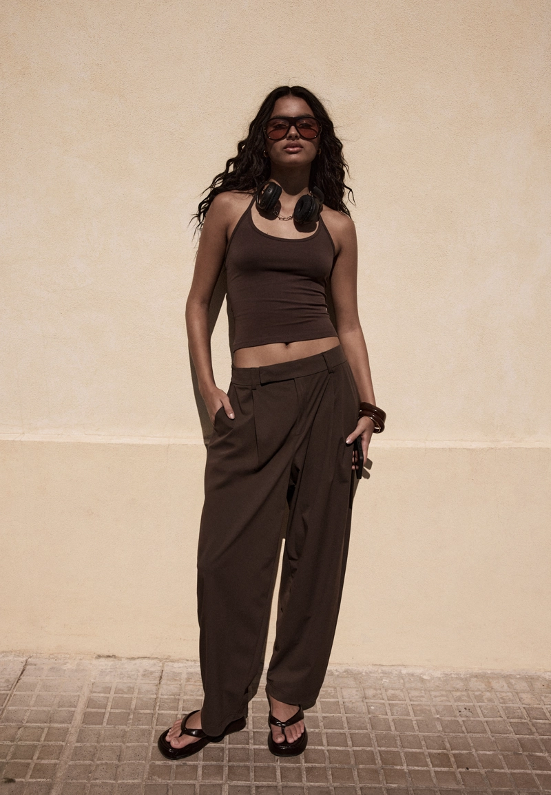 Вязаный топ с горловиной халтер