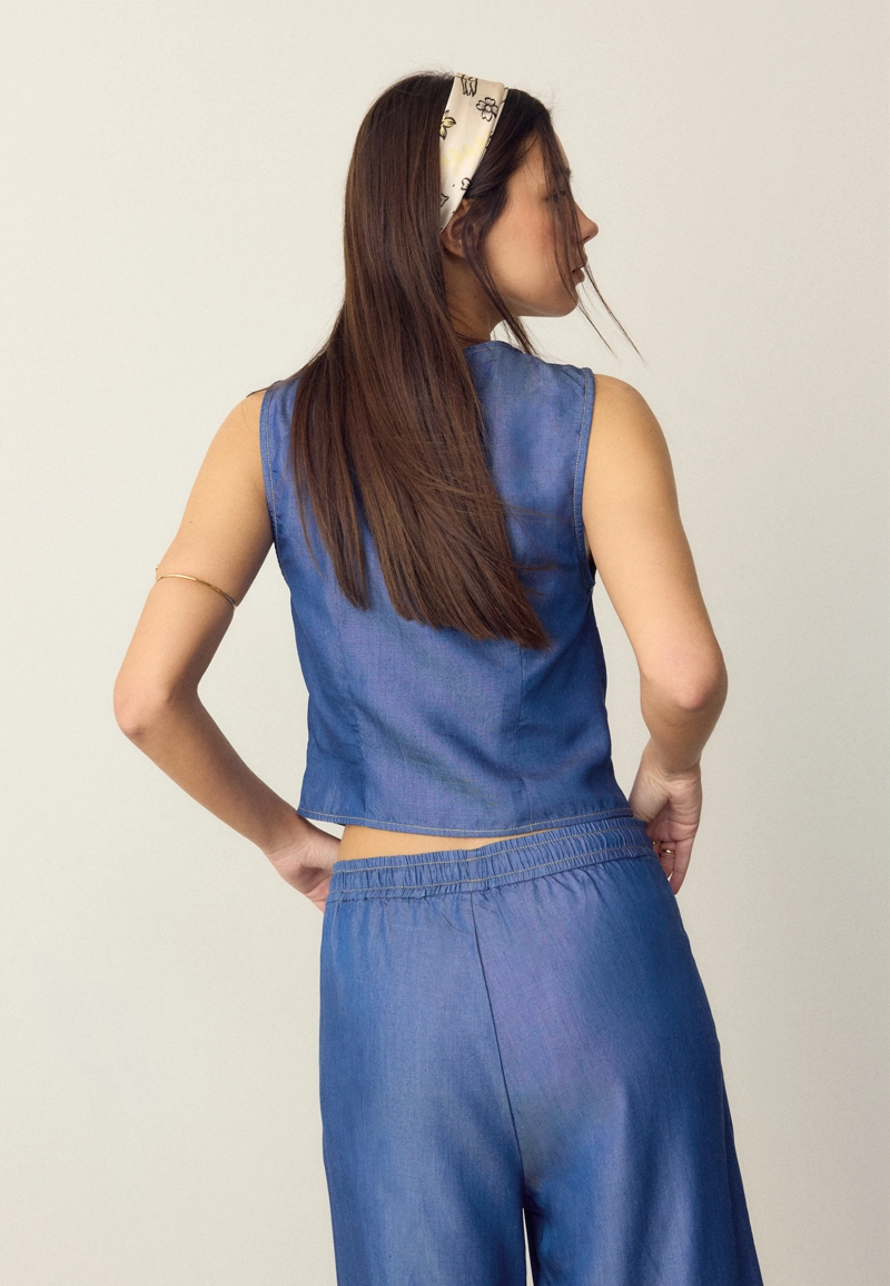 Джинсовый топ без рукавов с пуговицами