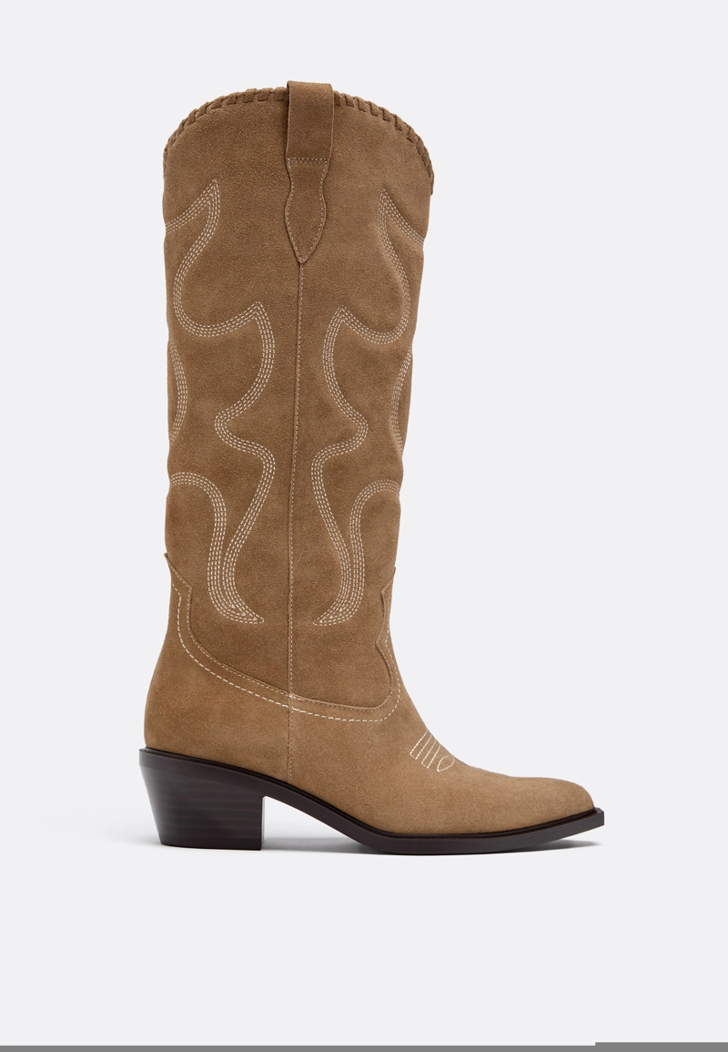 Кожаные сапоги на каблуке в ковбойском стиле