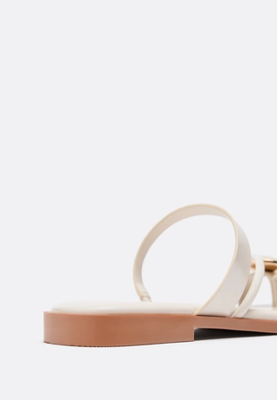 Сандалии на плоской подошве с декоративным камнем- Заказать в России