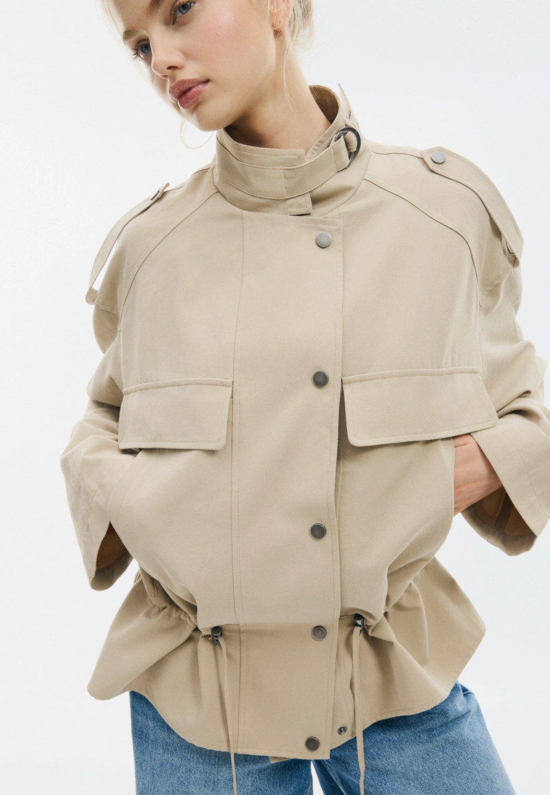 Укороченная куртка свободного кроя с передними карманами