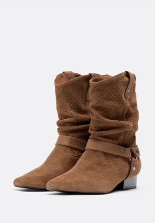 Кожаные ботильоны-казаки свободного кроя с перфорацией- Заказать в России