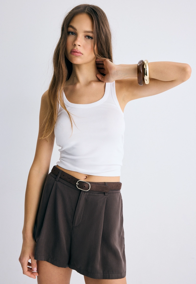 Свободные шорты с поясом