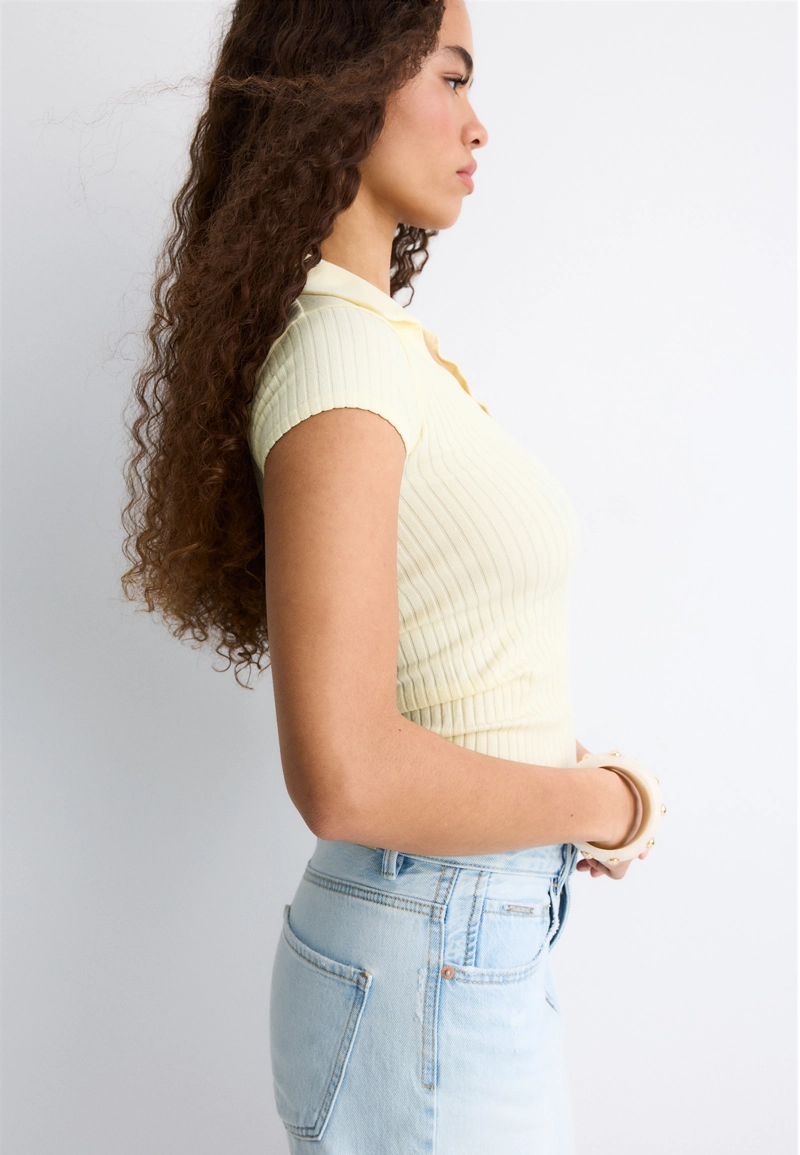 Базовая бесшовная футболка-поло