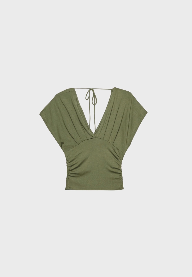 Футболка с V-образным вырезом