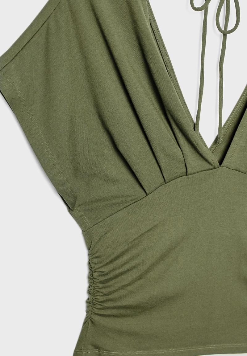 Футболка с V-образным вырезом