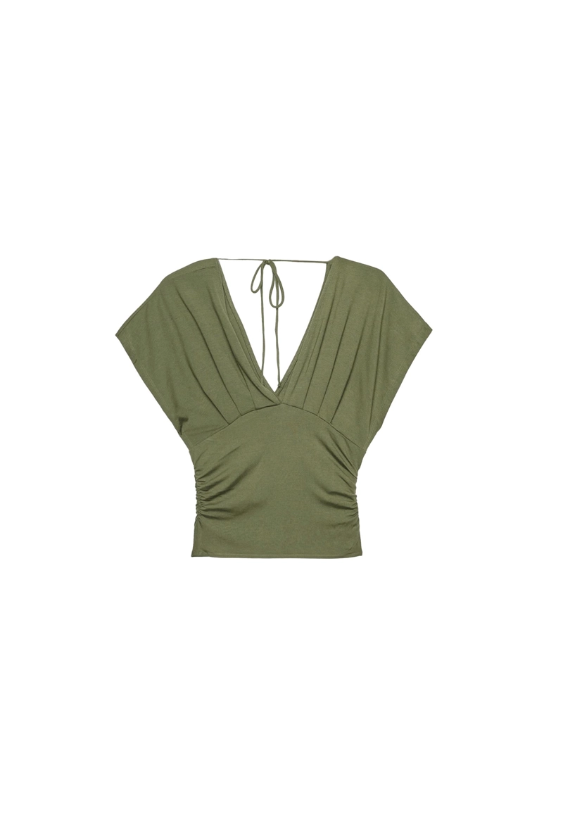 Футболка с V-образным вырезом