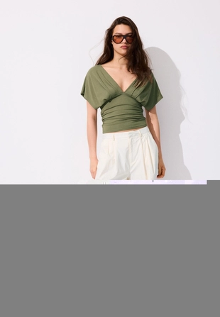 Футболка с V-образным вырезом- Заказать в России