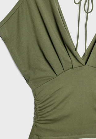 Футболка с V-образным вырезом- Заказать в России