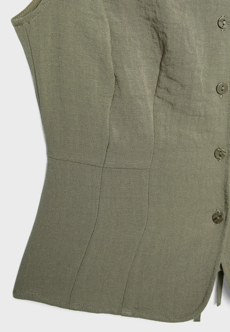 Жилет на пуговицах