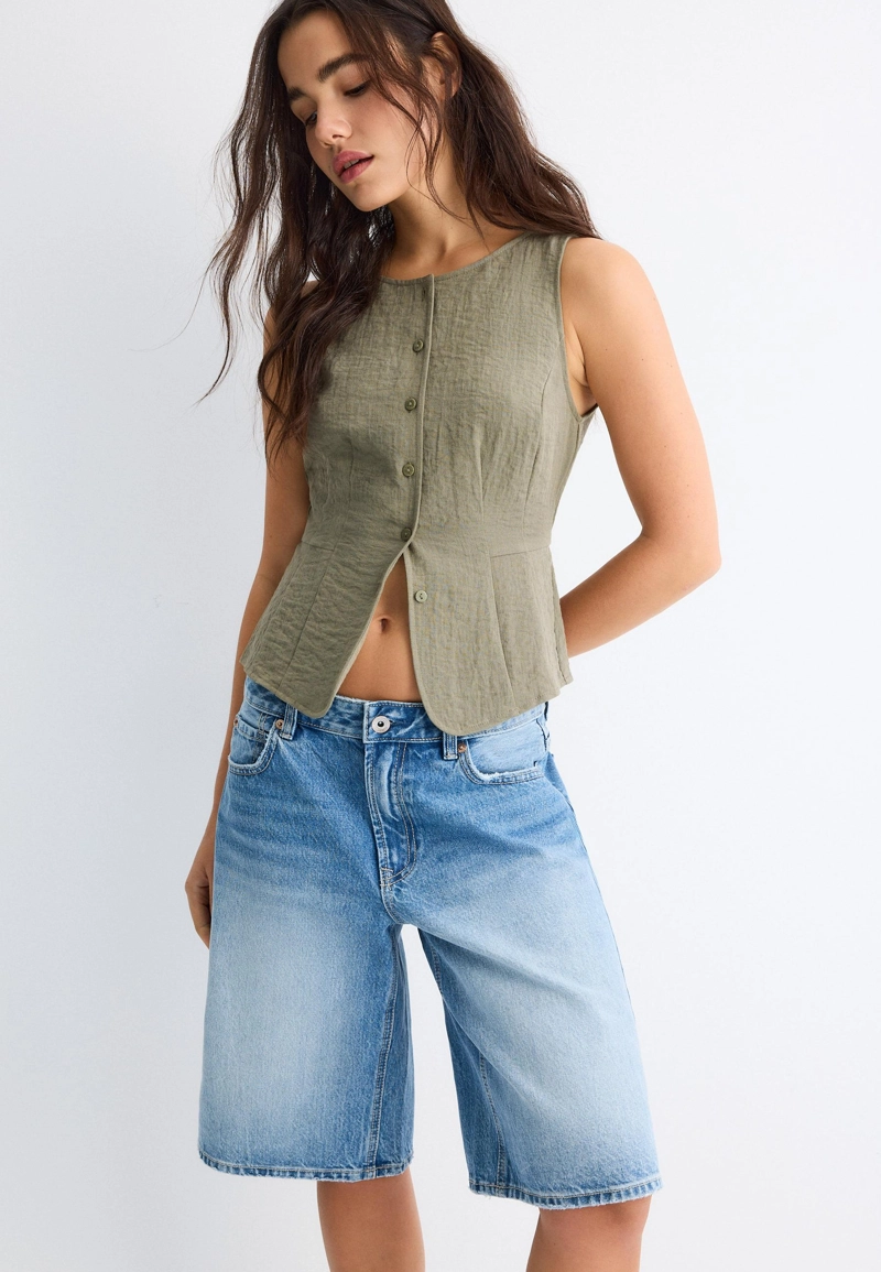 Жилет на пуговицах