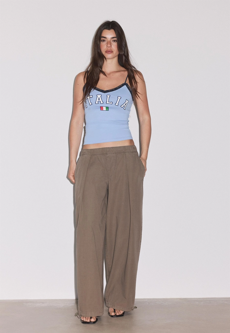 Топ на бретелях с кружевным принтом