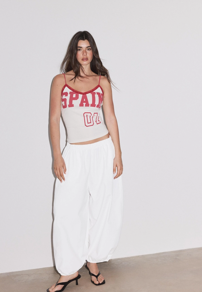 Топ на бретелях с кружевным принтом