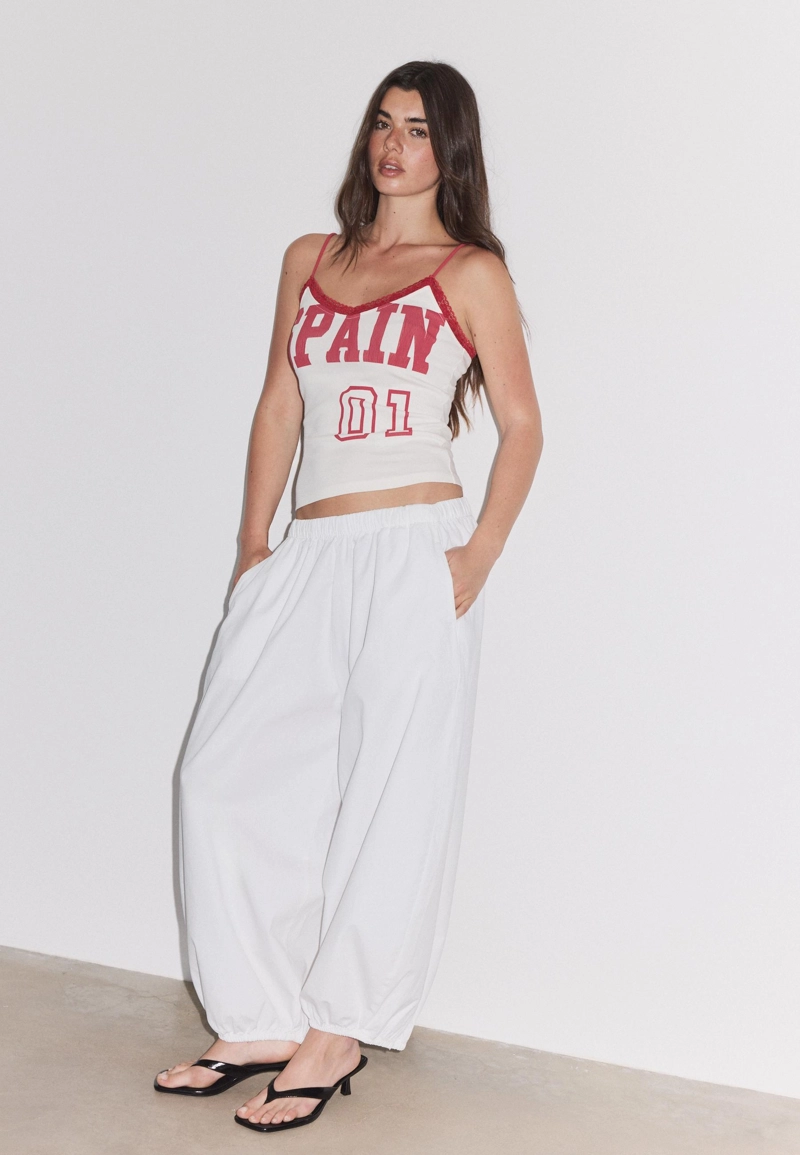 Топ на бретелях с кружевным принтом