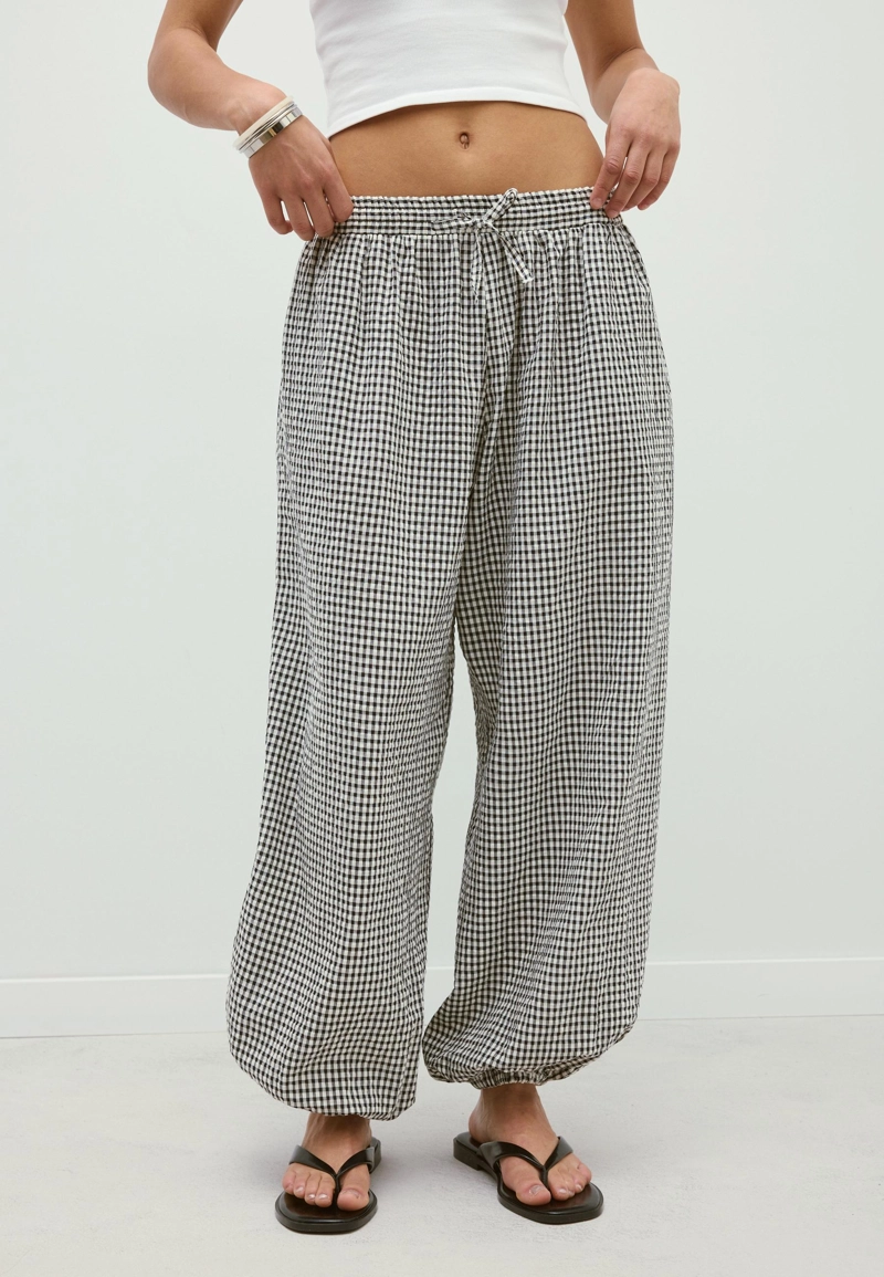 Брюки-шаровары в клетку