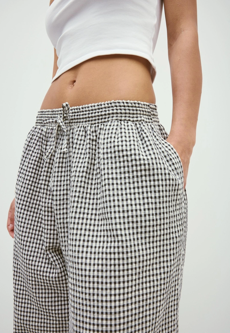 Брюки-шаровары в клетку