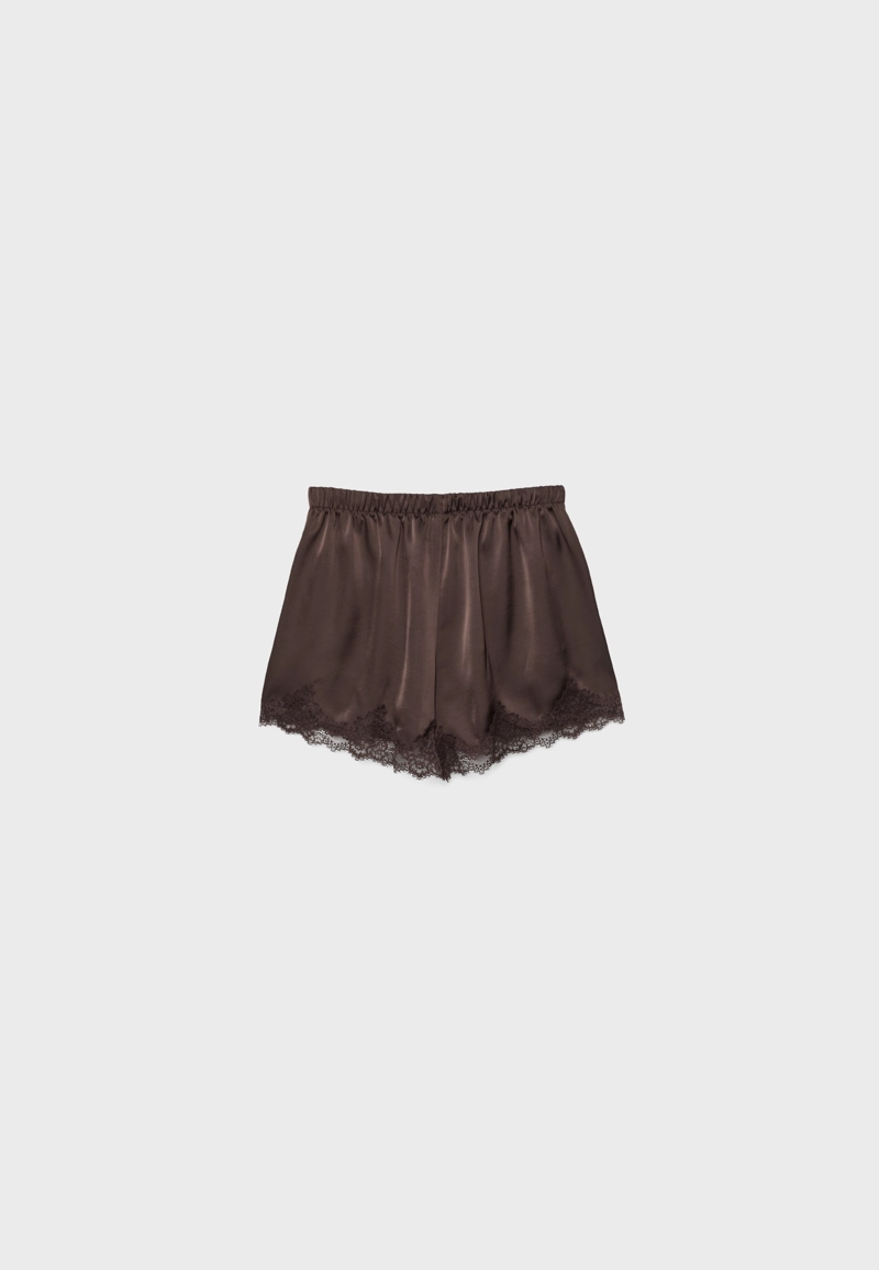 Атласные шорты с кружевом