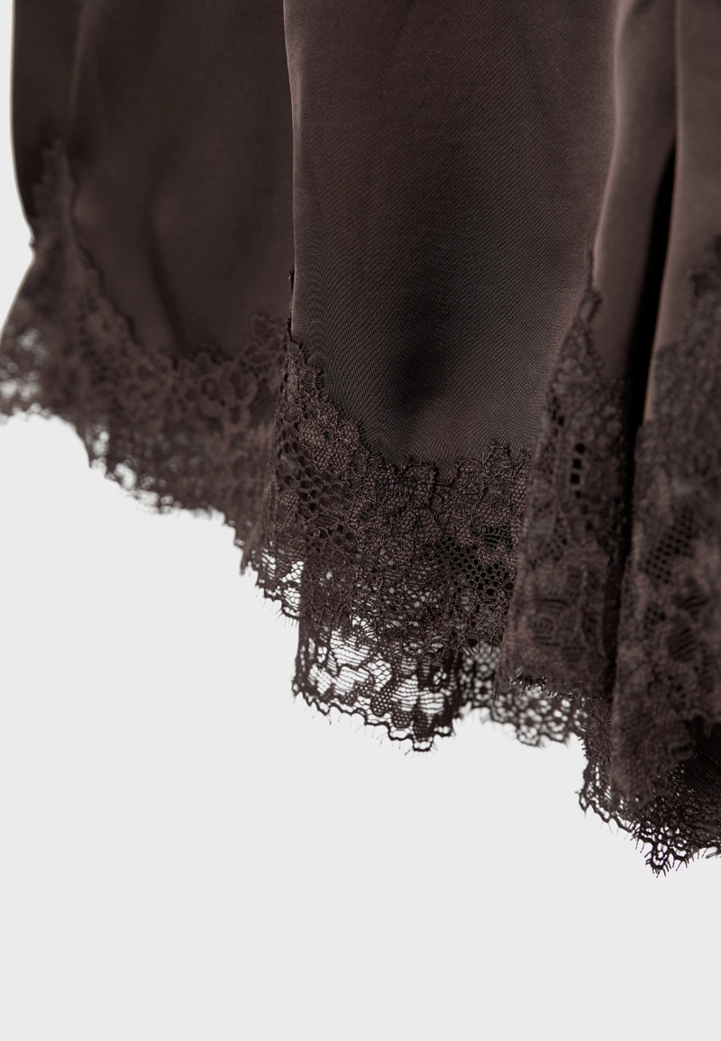 Атласные шорты с кружевом
