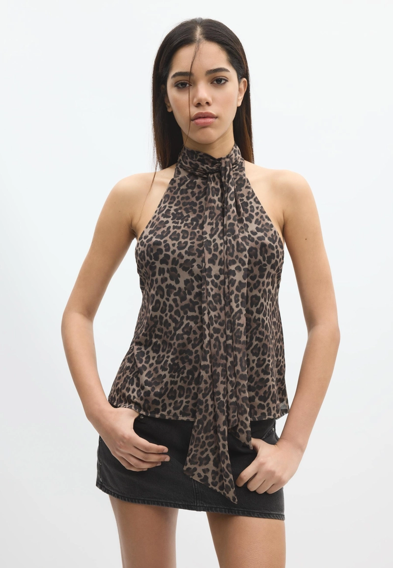 Топ с цветочным принтом и бабочкой-галстуком из тюля