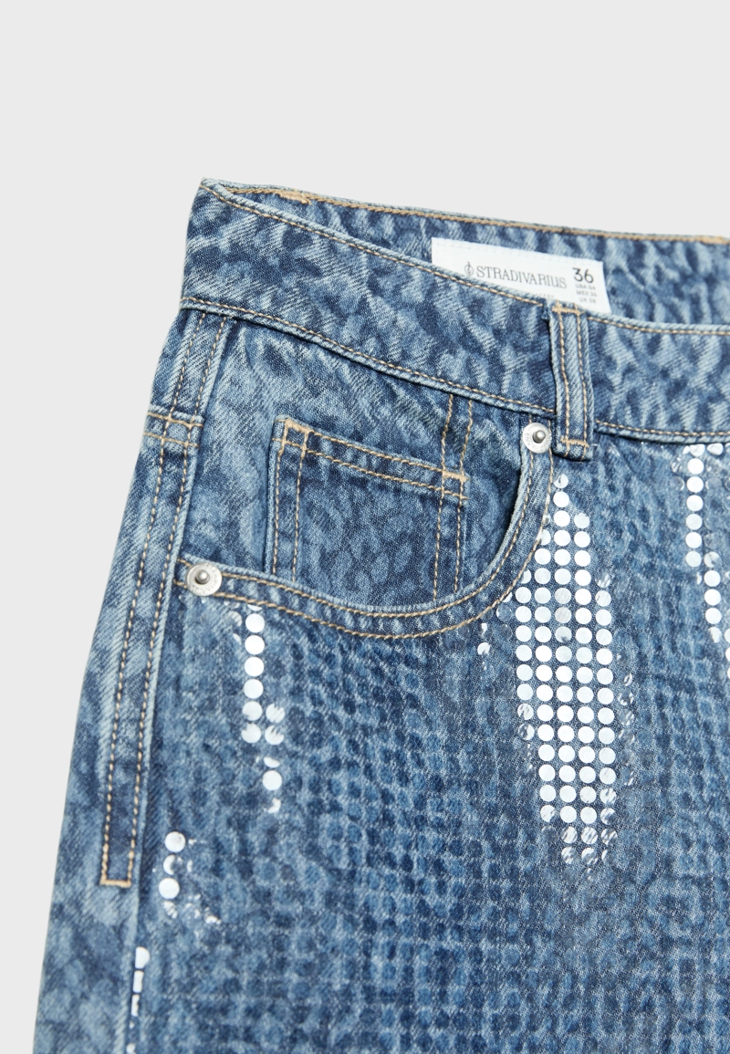 Джинсы прямого кроя с леопардовым принтом и блестящей отделкой