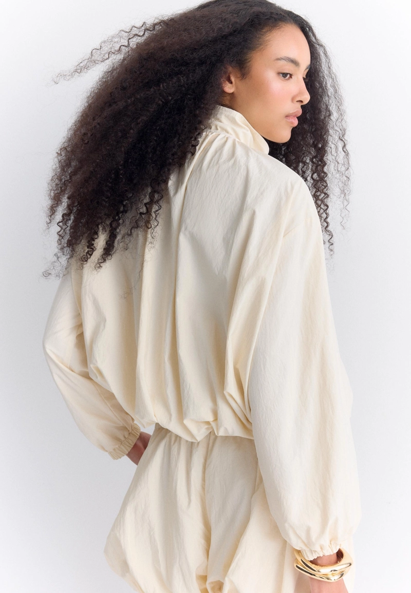 Техническая куртка с высоким воротником