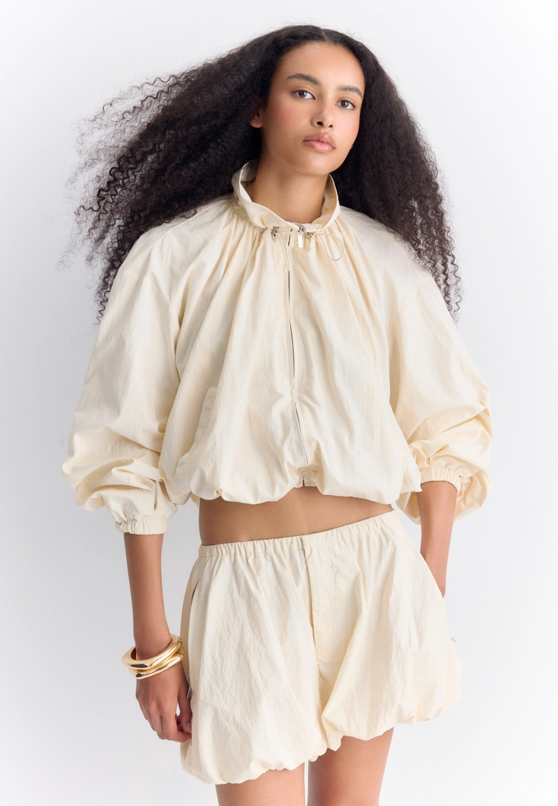 Техническая куртка с высоким воротником