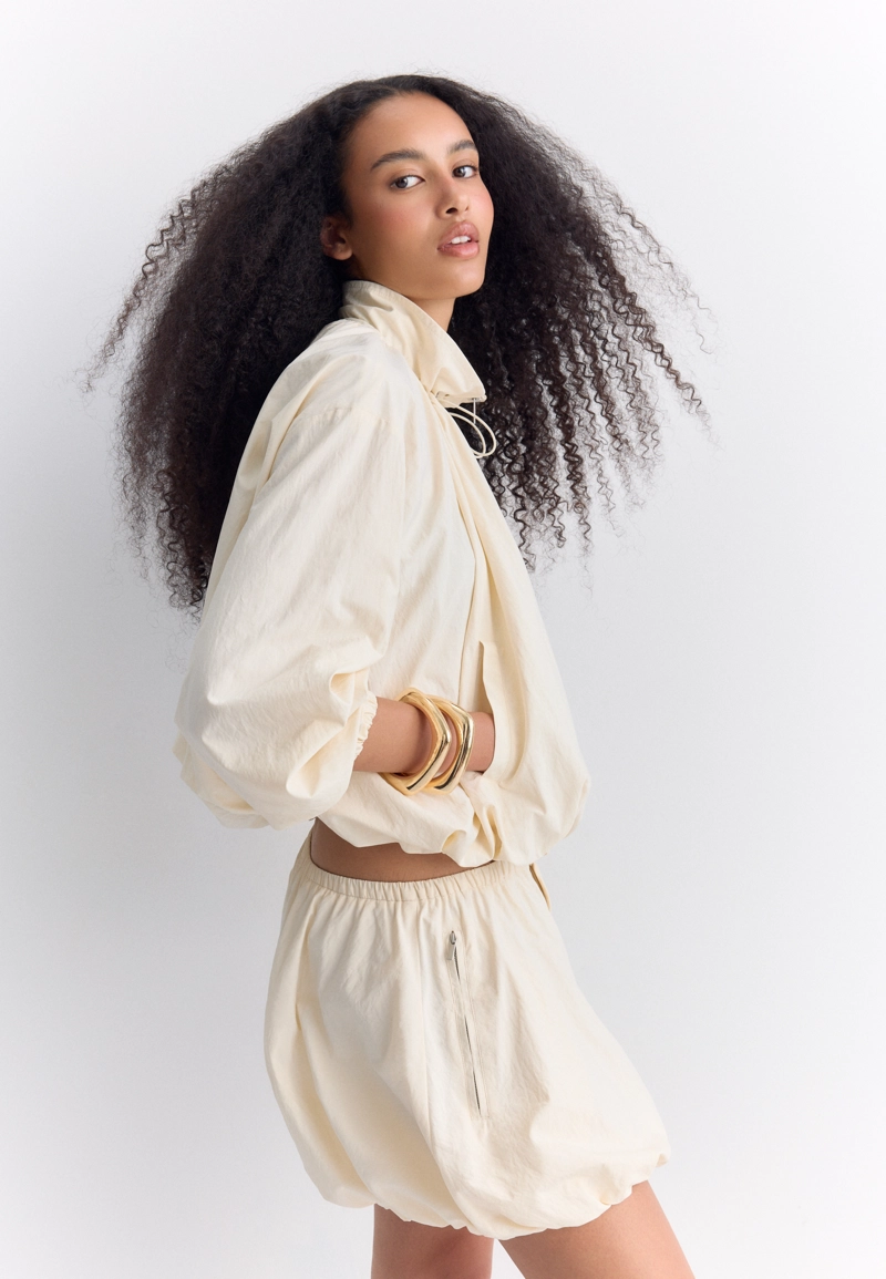 Техническая куртка с высоким воротником