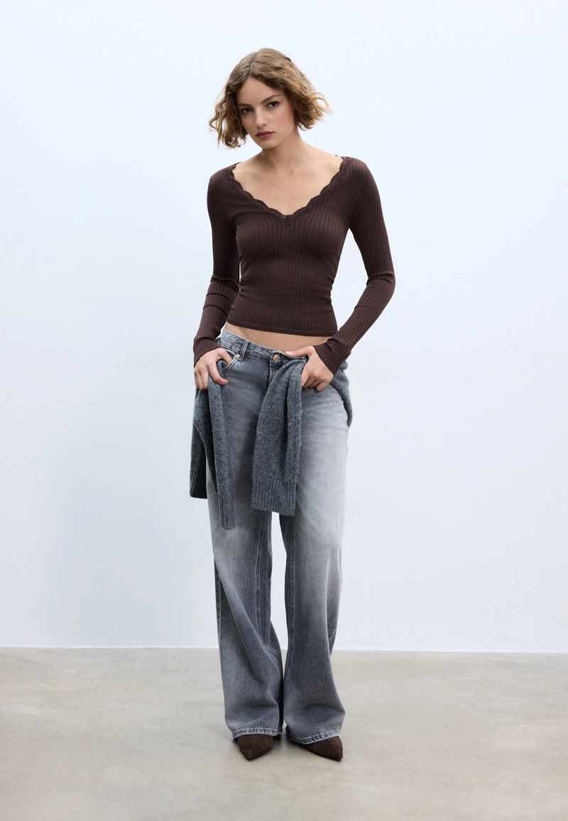 Бесшовная футболка с кружевом