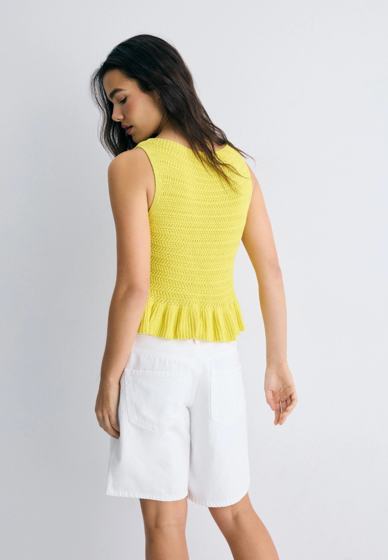 Топ с баской