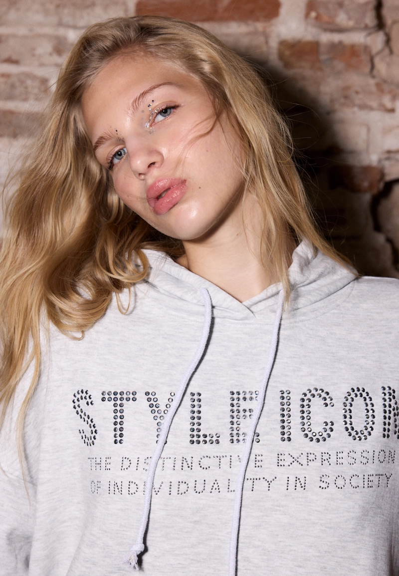 Толстовка с капюшоном и блестящей отделкой