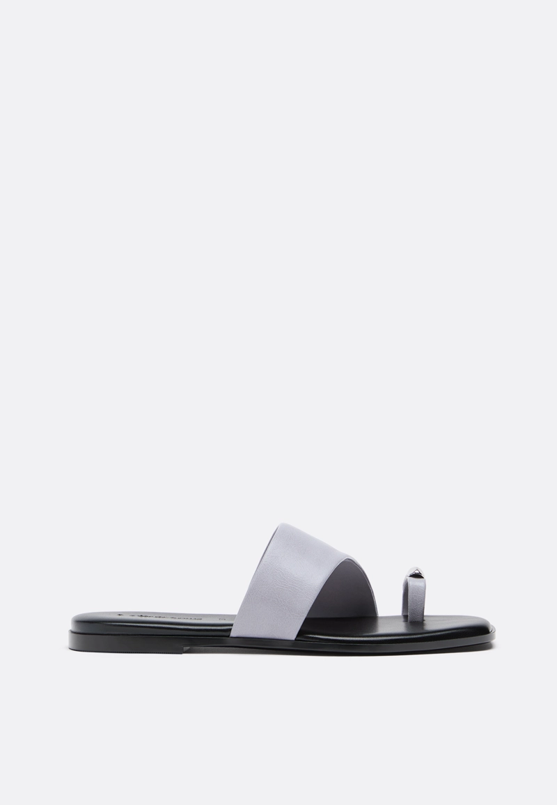 Шлепанцы с металлическим элементом