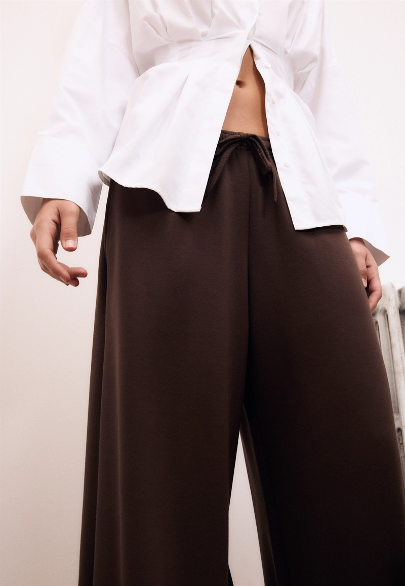 Мягкие брюки-джоггеры фасона баллон