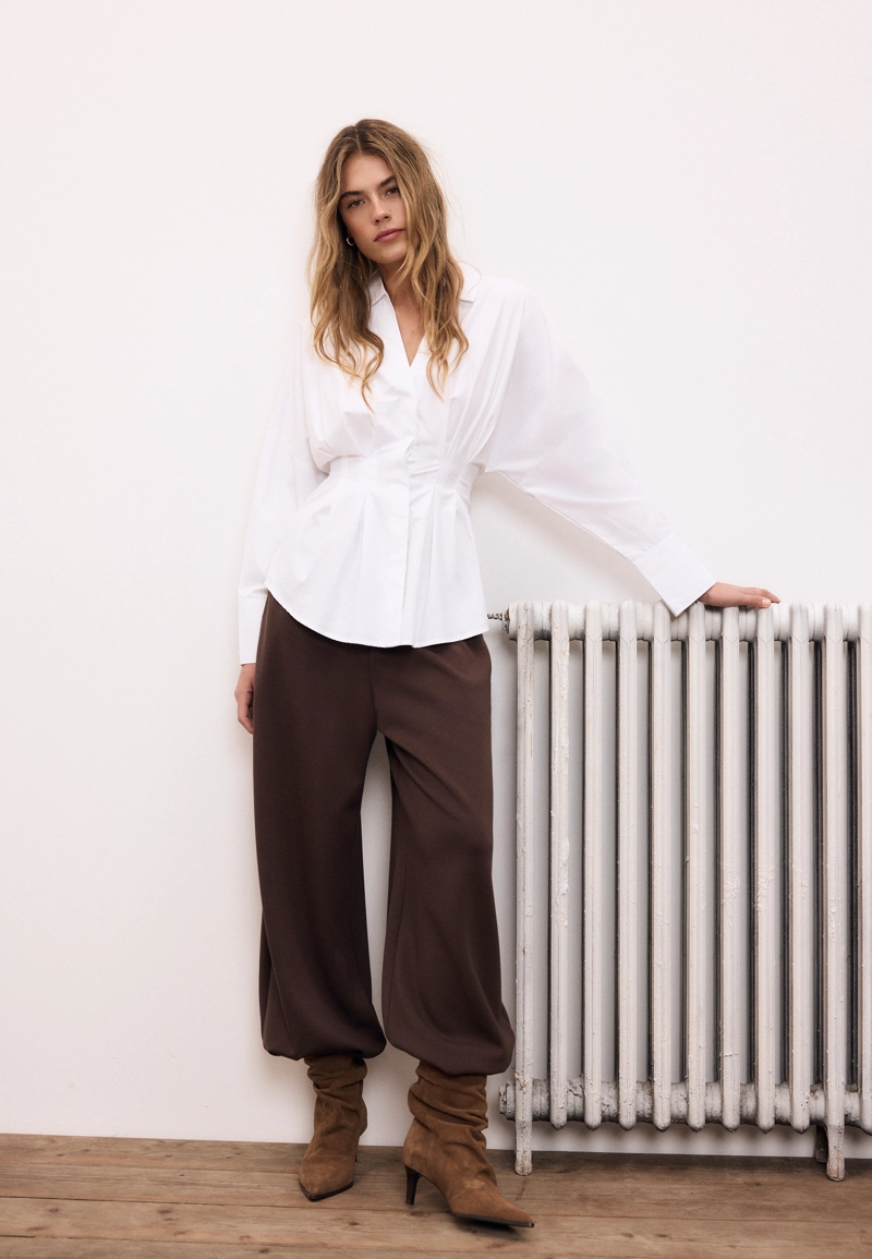 Мягкие брюки-джоггеры фасона баллон