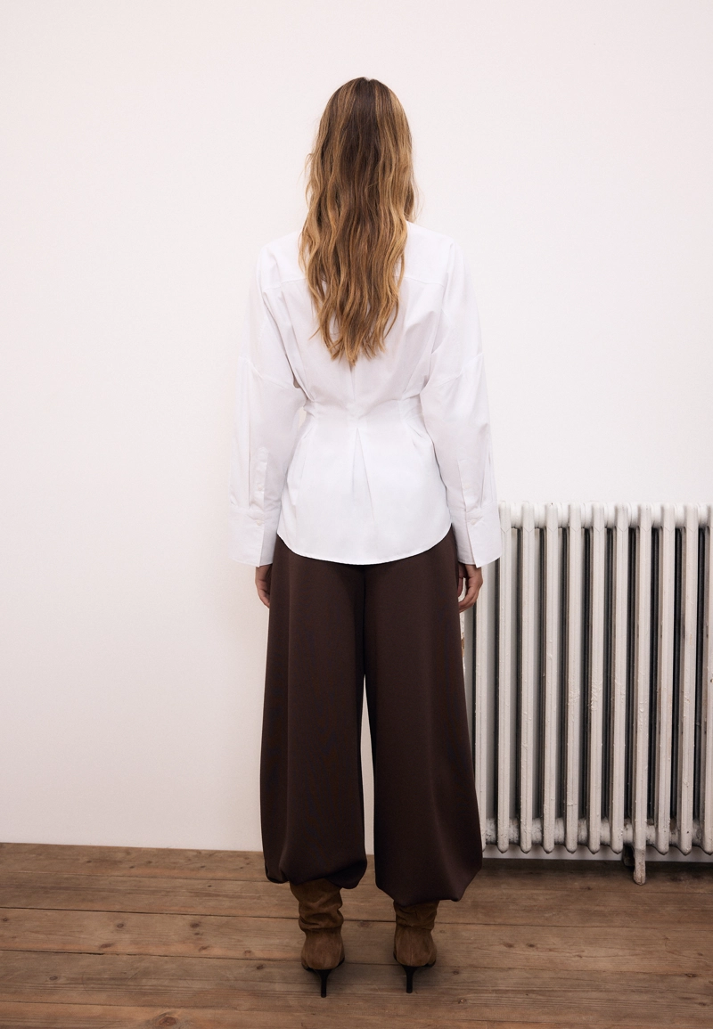 Мягкие брюки-джоггеры фасона баллон