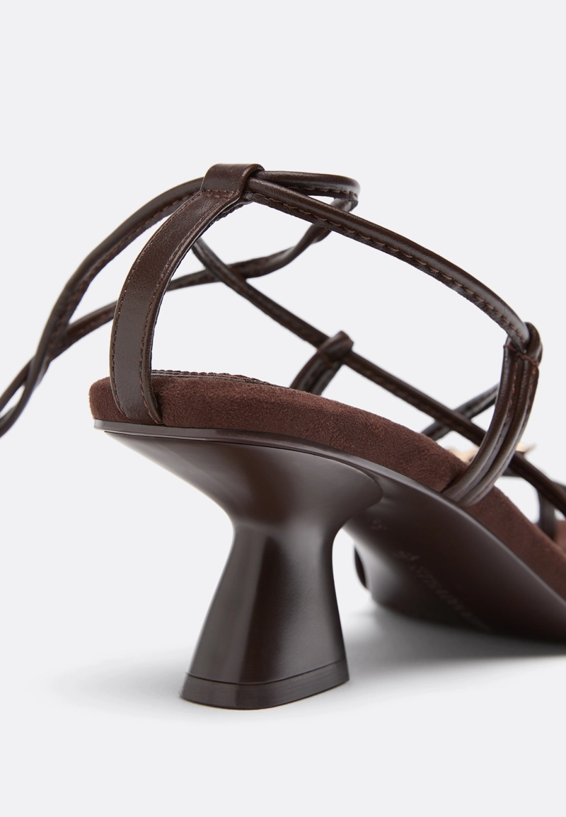 Босоножки на каблуке с ремешками