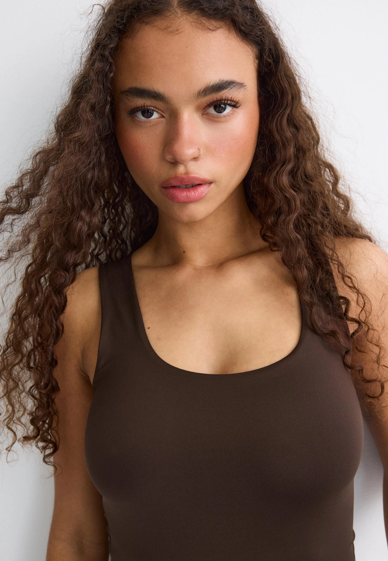 Топ с широкими бретелями из полиамида