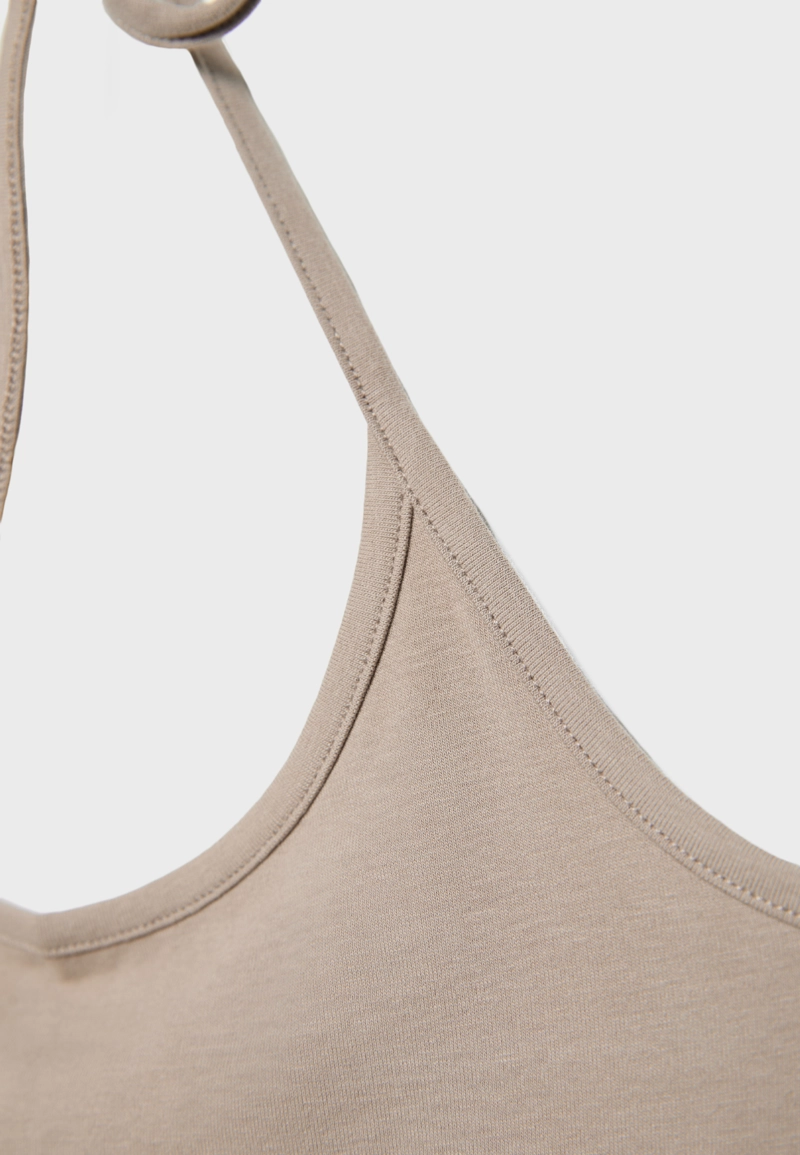 Вязаный топ с горловиной халтер