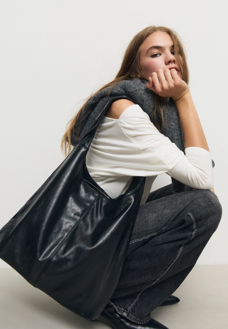 Сумка на плечо на молнии