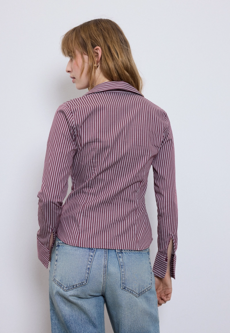 Приталенная базовая рубашка в полоску